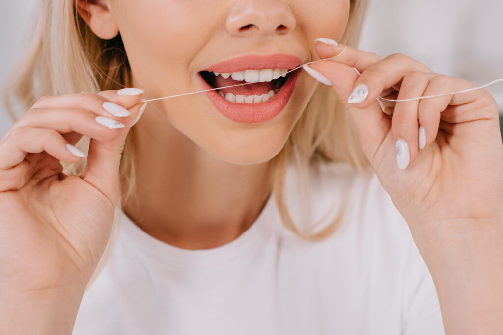 Diş İpi Nedir? Diş İpi Ne İşe Yarar? - İnci Diş Kliniği